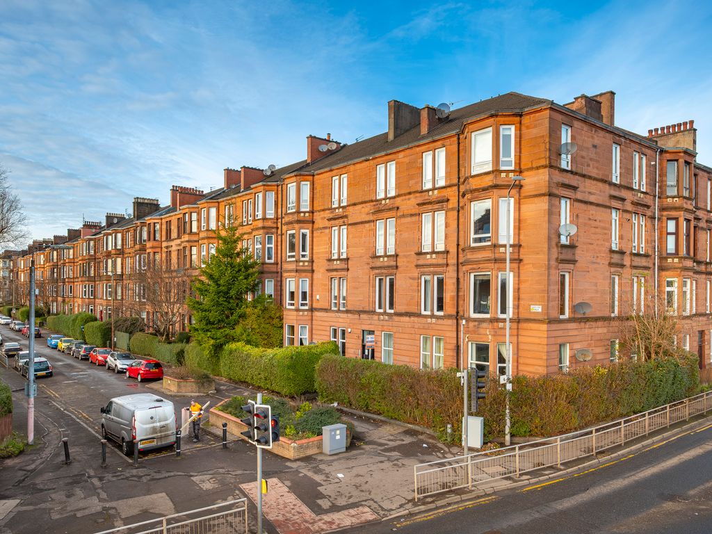 2 bed flat for sale in Onslow Drive, Dennistoun, Glasgow G31, £175,000