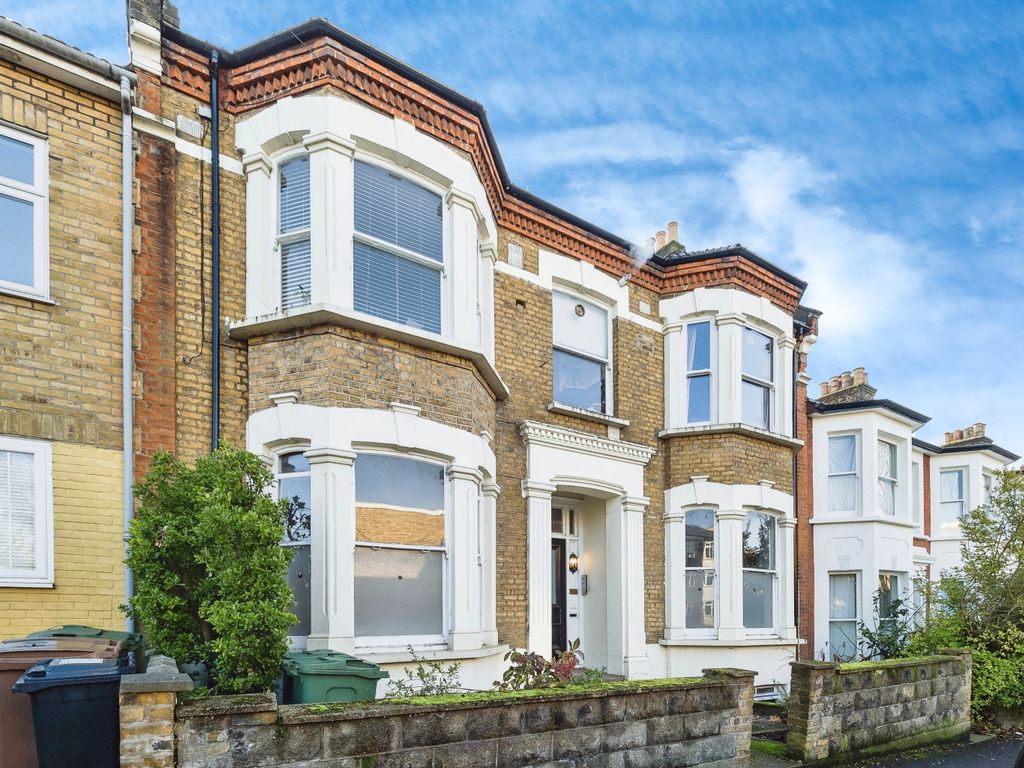 1 bed flat for sale in St. Mary Road, London E17, £375,000