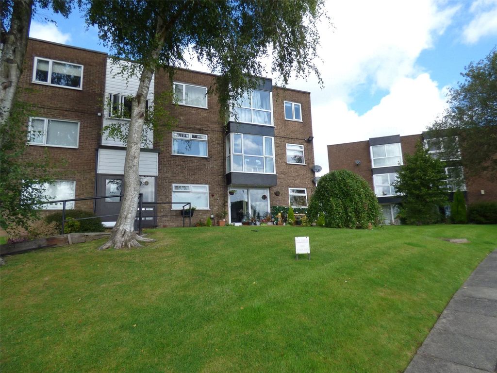 1 bed flat for sale in Heywood Court, Rhodes, Middleton, Manchester M24, £80,000