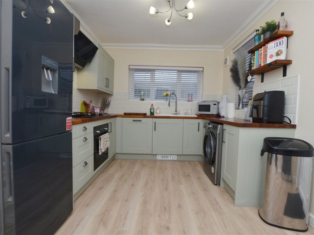 3 bed terraced house for sale in Barnsley Road, Cudworth, Barnsley S72, £140,000
