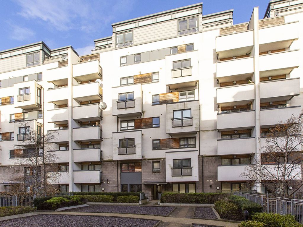 2 bed flat for sale in Colonsay View, Granton, Edinburgh EH5, £165,000
