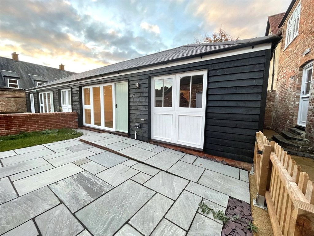 1 bed bungalow for sale in Market Place, Devizes SN10, £165,000