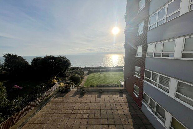 2 bed flat to rent in Grove Road, Bournemouth BH1, £1,800 pcm