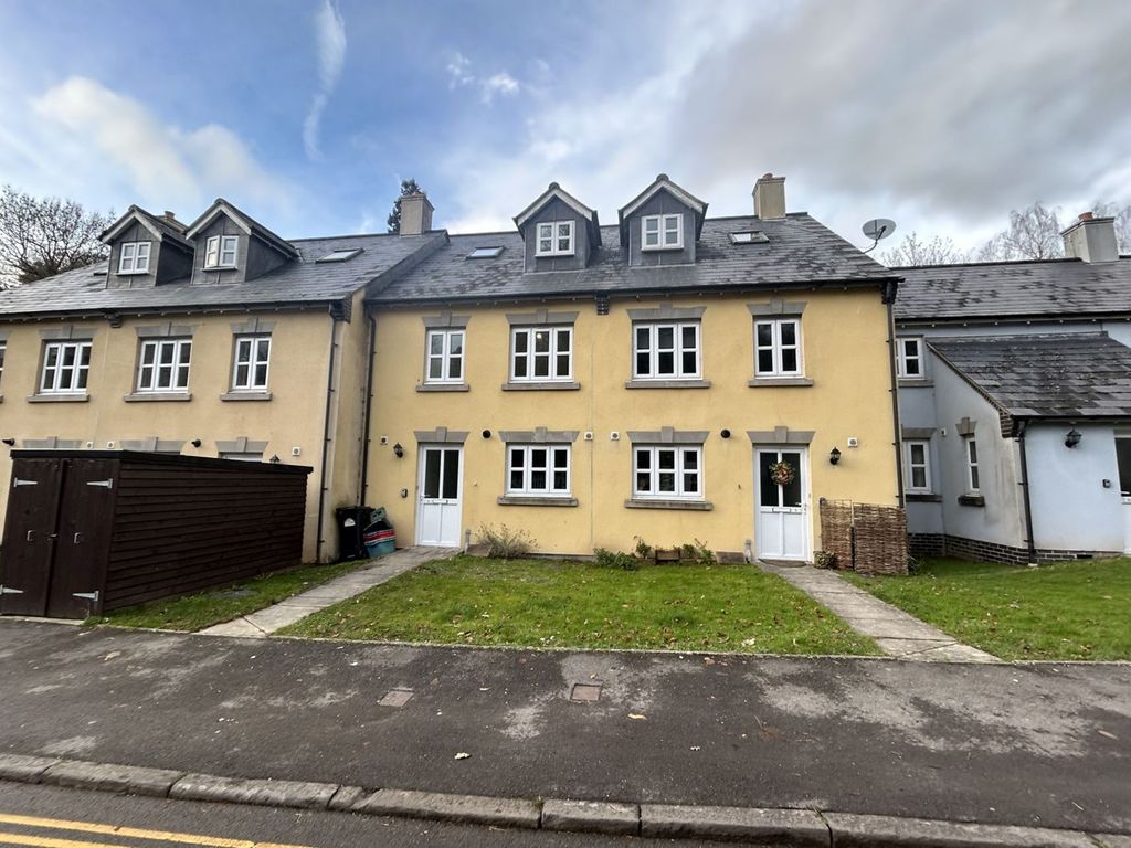 3 bed terraced house for sale in Honddu Court, Brecon LD3, £225,000