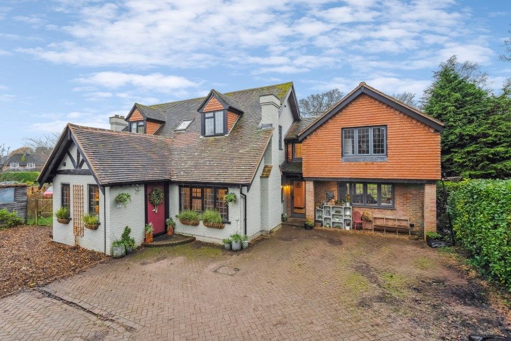 5 bed detached house for sale in Parkfield Avenue, Amersham HP6, £1,795,000