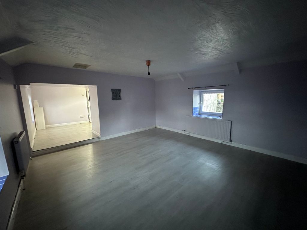 3 bed detached house for sale in Crwbin, Bancffosfelen SA17, £159,950