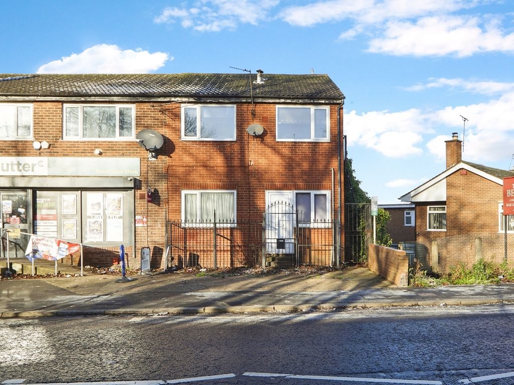 2 bed flat for sale in Broad Lane, Leeds LS13, £105,000