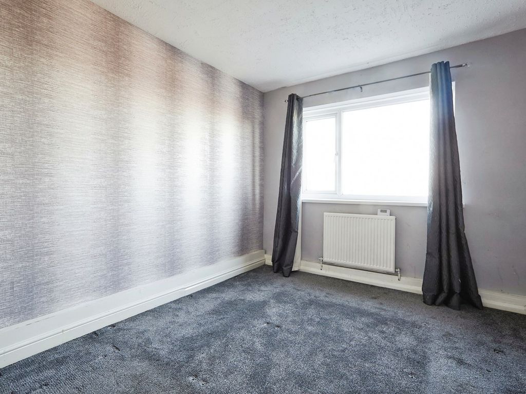 2 bed flat for sale in Broad Lane, Leeds LS13, £105,000