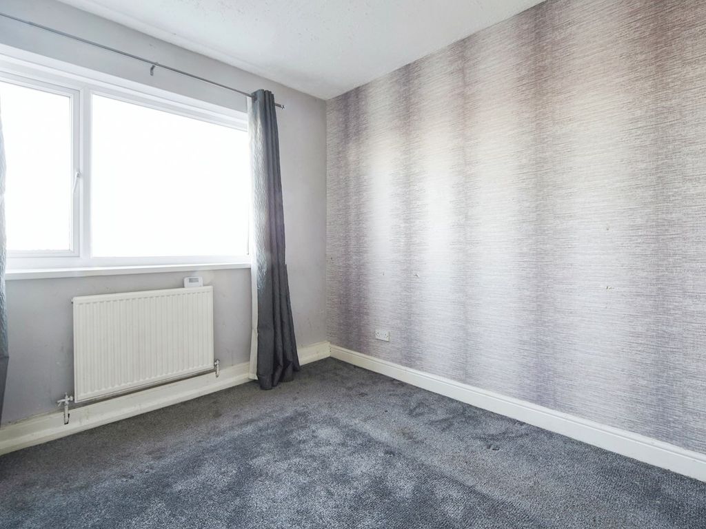 2 bed flat for sale in Broad Lane, Leeds LS13, £105,000