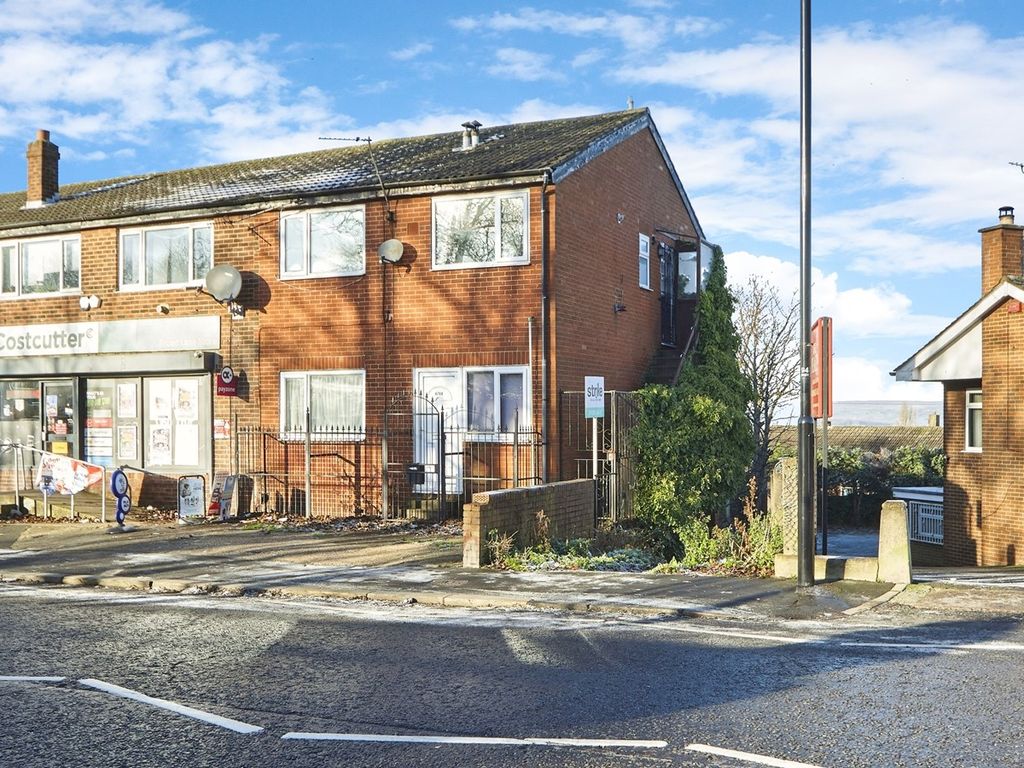2 bed flat for sale in Broad Lane, Leeds LS13, £105,000