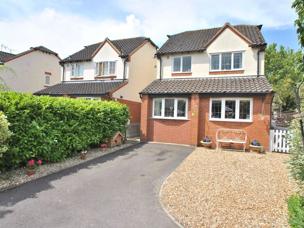 3 bed detached house for sale in Cutsdean Close, Bishops Cleeve, Cheltenham GL52, £380,000
