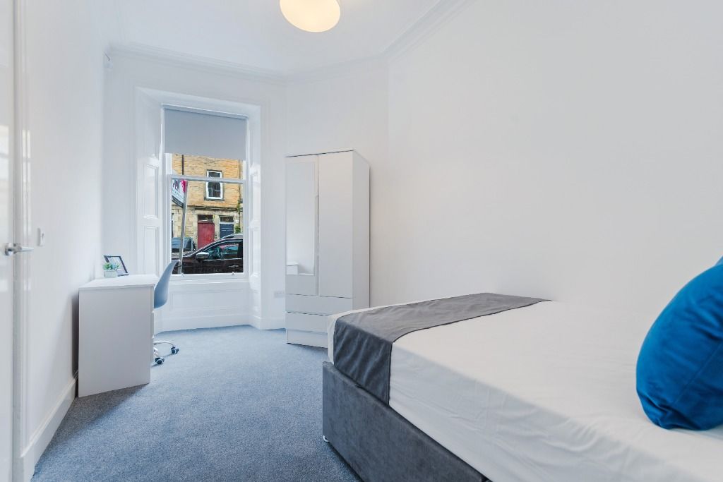 2 bed flat to rent in Millar Crescent, Morningside, Edinburgh EH10, £1,650 pcm