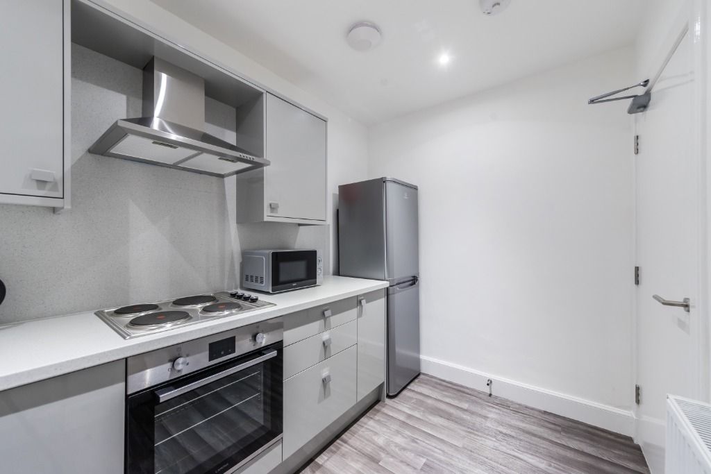 2 bed flat to rent in Millar Crescent, Morningside, Edinburgh EH10, £1,650 pcm