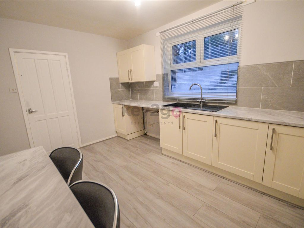 3 bed end terrace house to rent in City Road, Manor S2, £795 pcm