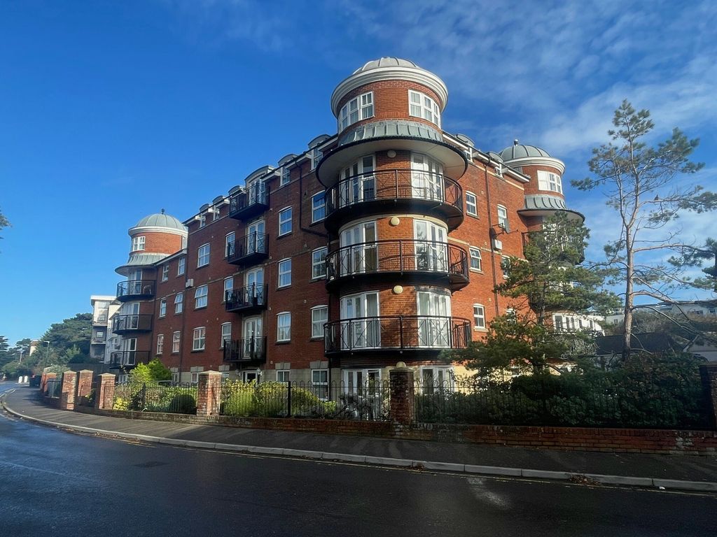2 bed flat to rent in Boscombe Spa Road, Boscombe, Bournemouth BH5, £1,200 pcm