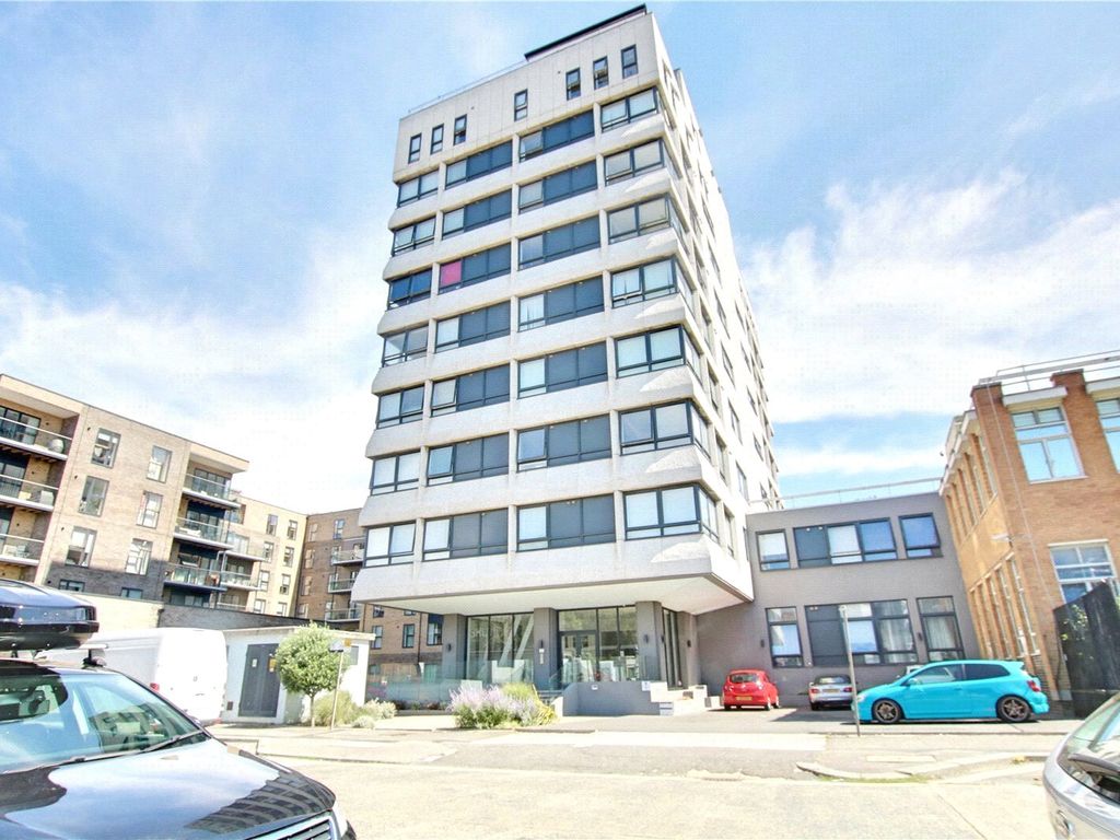 2 bed flat to rent in The Causeway, Worthing, West Sussex BN12, £1,200 pcm