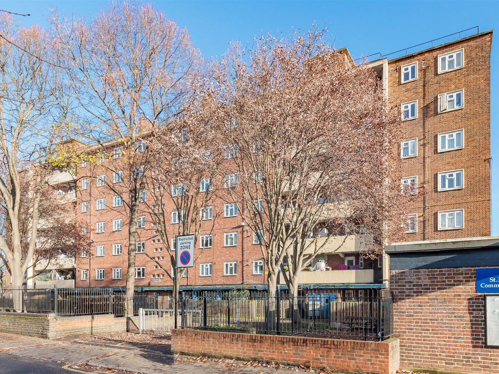 4 bed flat for sale in The Terrace, Old Ford Road, London E2, £575,000