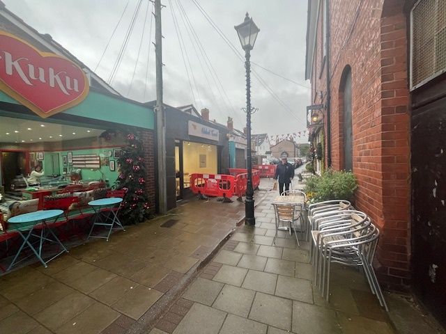 Retail premises to let in Crescent Walk, West Kirby, Wirral CH48, £12,000 pa