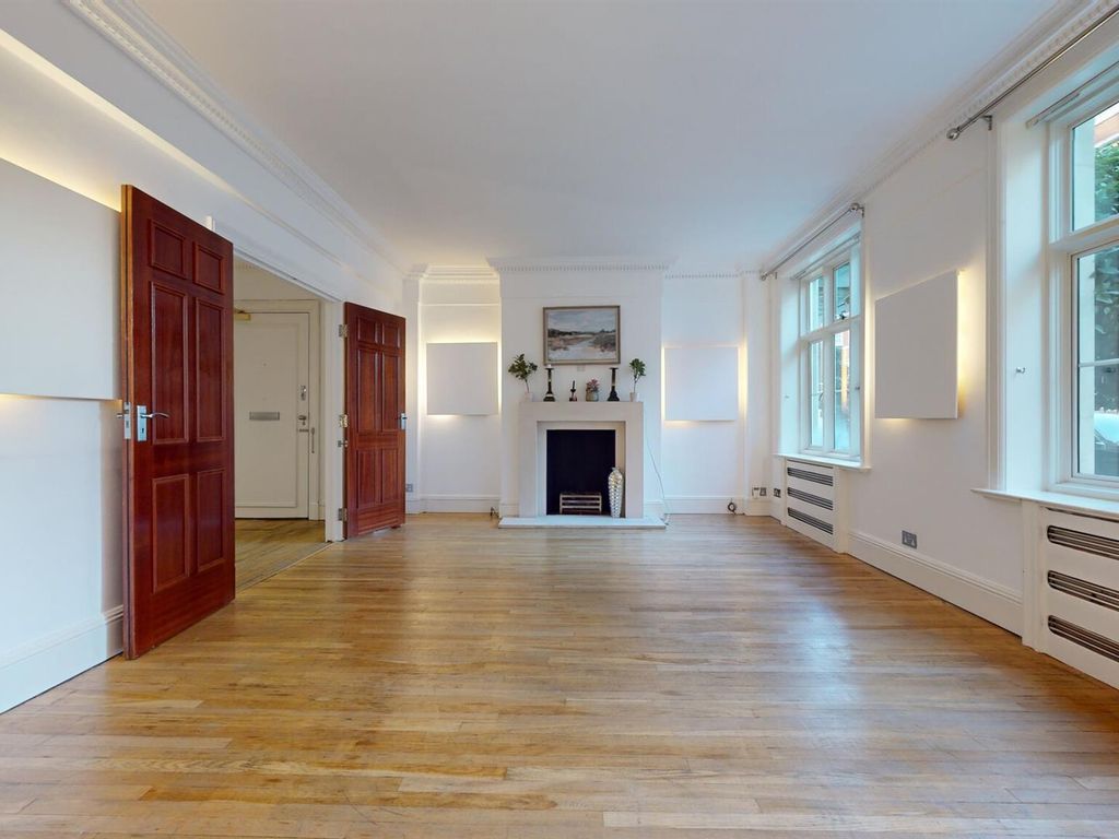 3 bed flat to rent in South Audley Street, London W1K, £6,500 pcm