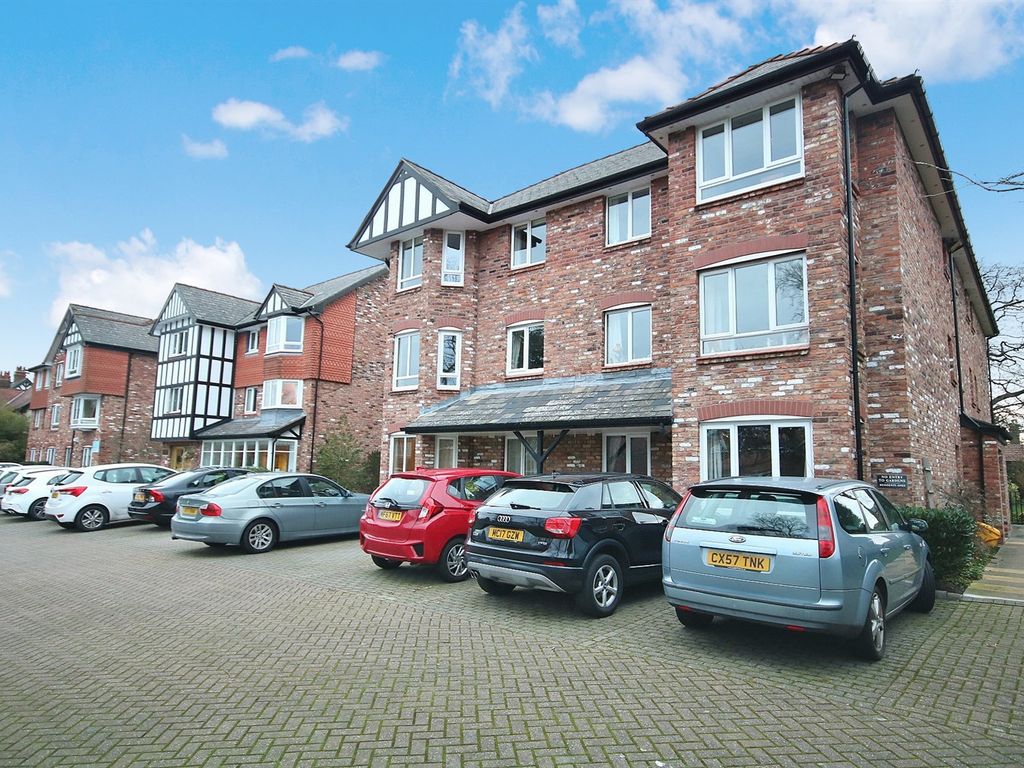 1 bed flat for sale in Grove Avenue, Wilmslow SK9, £160,000