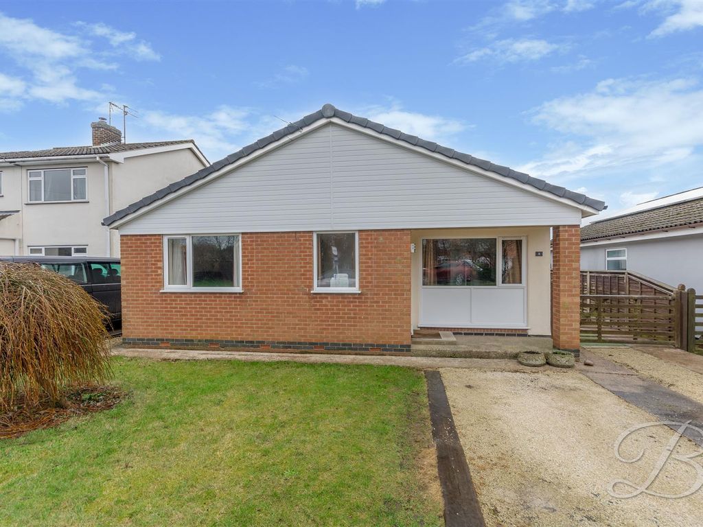 3 bed detached bungalow for sale in Mackleys Lane, North Muskham, Newark NG23, £270,000