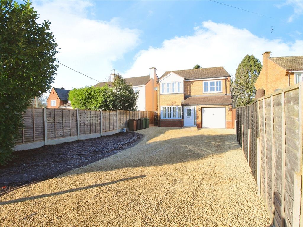 4 bed detached house to rent in Droitwich Road, Hanbury, Bromsgrove, Worcestershire B60, £2,000 pcm