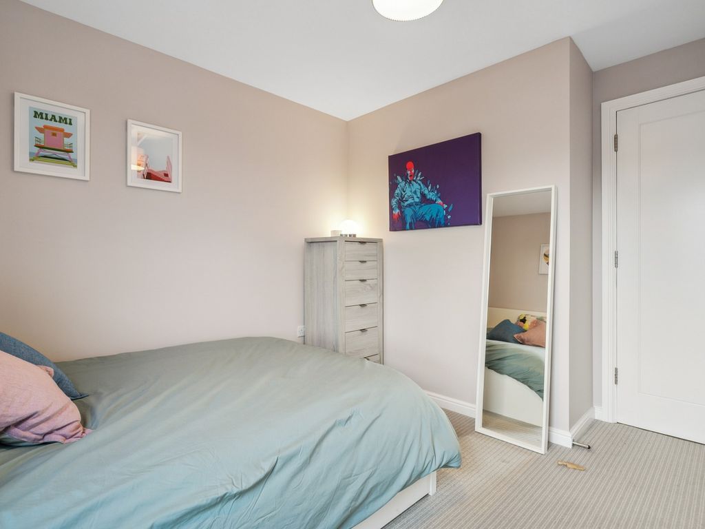 2 bed flat for sale in Haggs Gate, Pollokshaws, Glasgow G41, £259,000