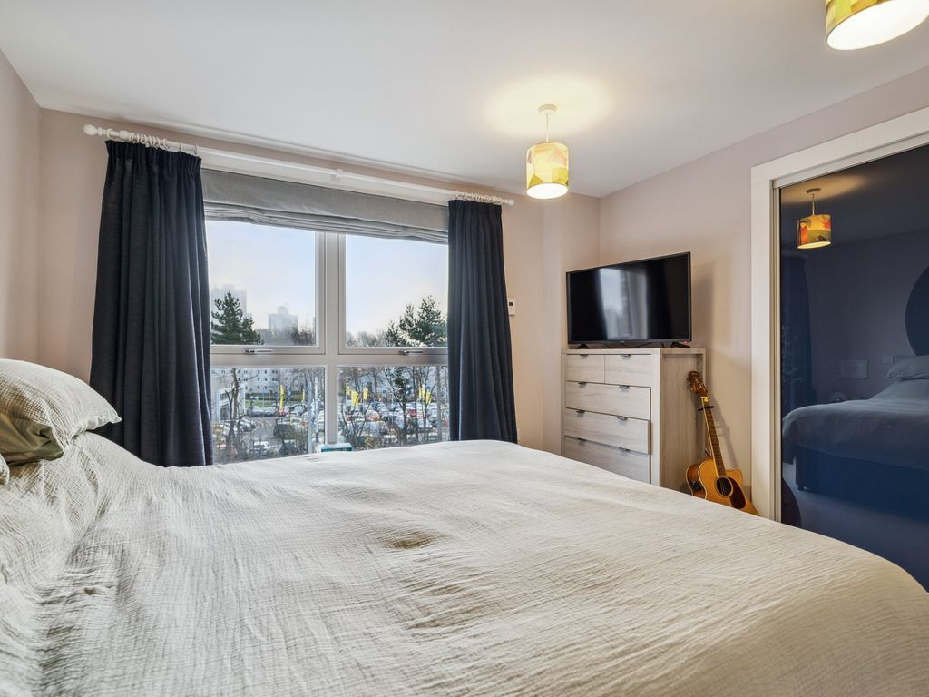 2 bed flat for sale in Haggs Gate, Pollokshaws, Glasgow G41, £259,000