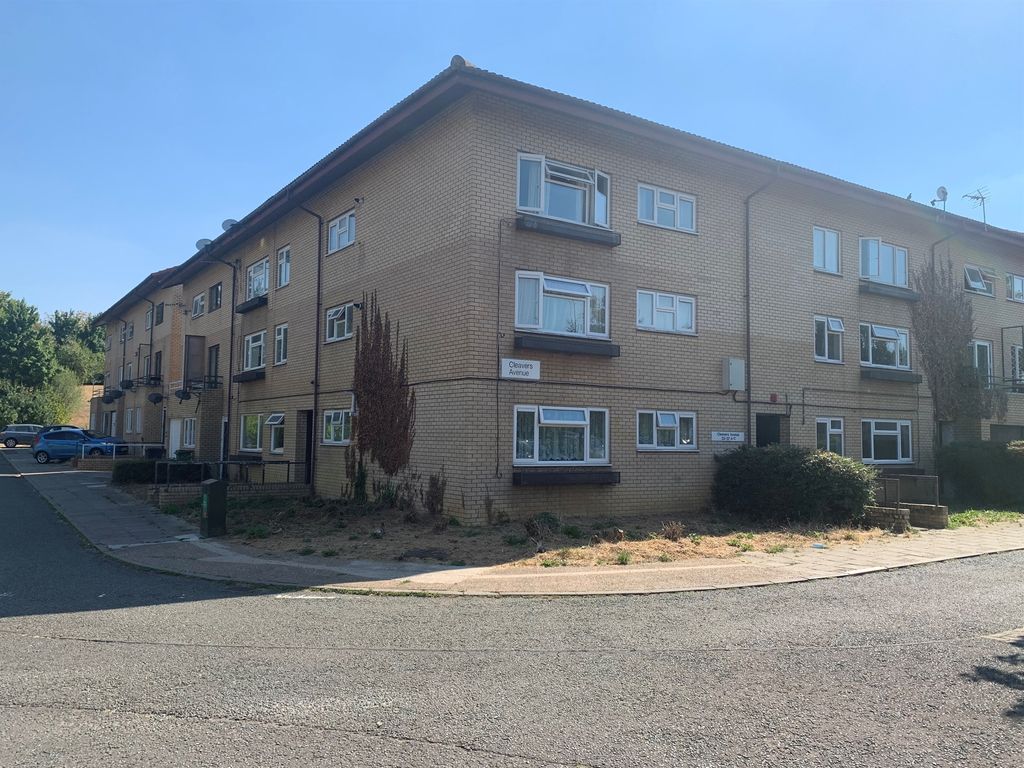 1 bed flat for sale in Cleavers Avenue, Conniburrow, Milton Keynes MK14, £100,000
