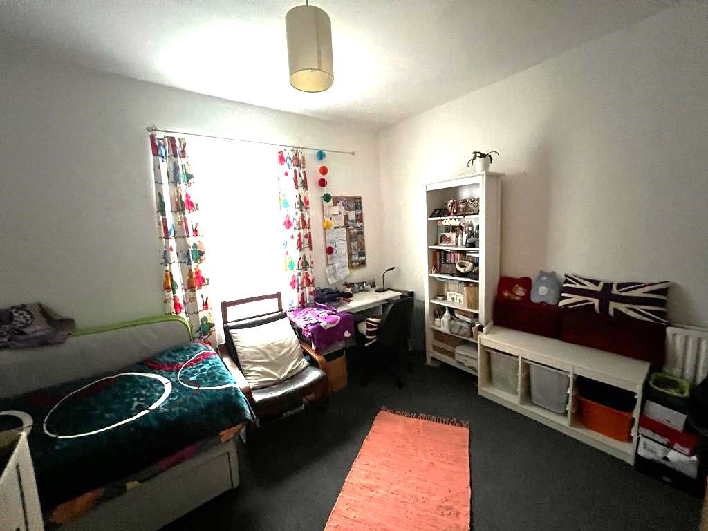 3 bed flat for sale in Arngask Road, Catford SE6, £505,000