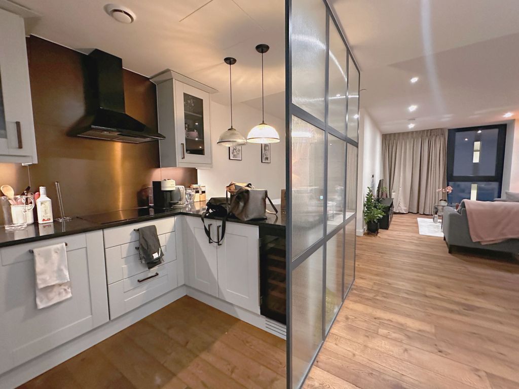 2 bed flat for sale in Flat, Emery Way, London E1W, £1,150,000