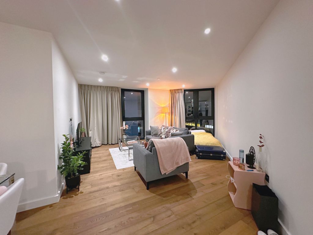 2 bed flat for sale in Flat, Emery Way, London E1W, £1,150,000