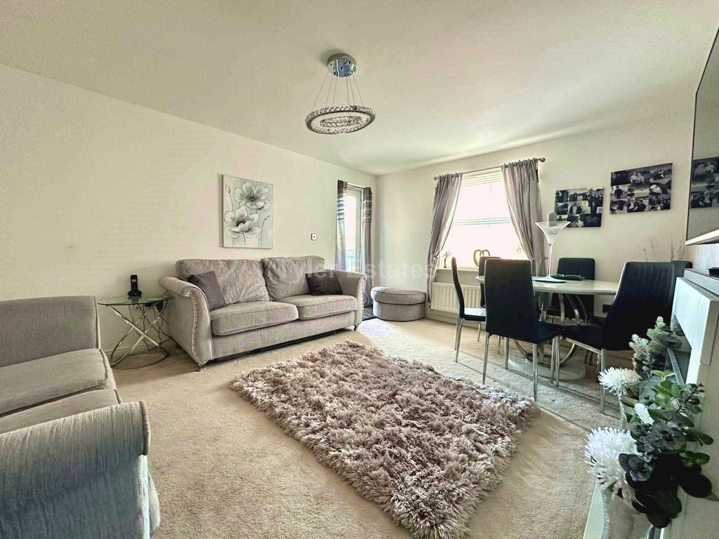 3 bed flat for sale in Osier Drive, Steeple View SS15, £275,000