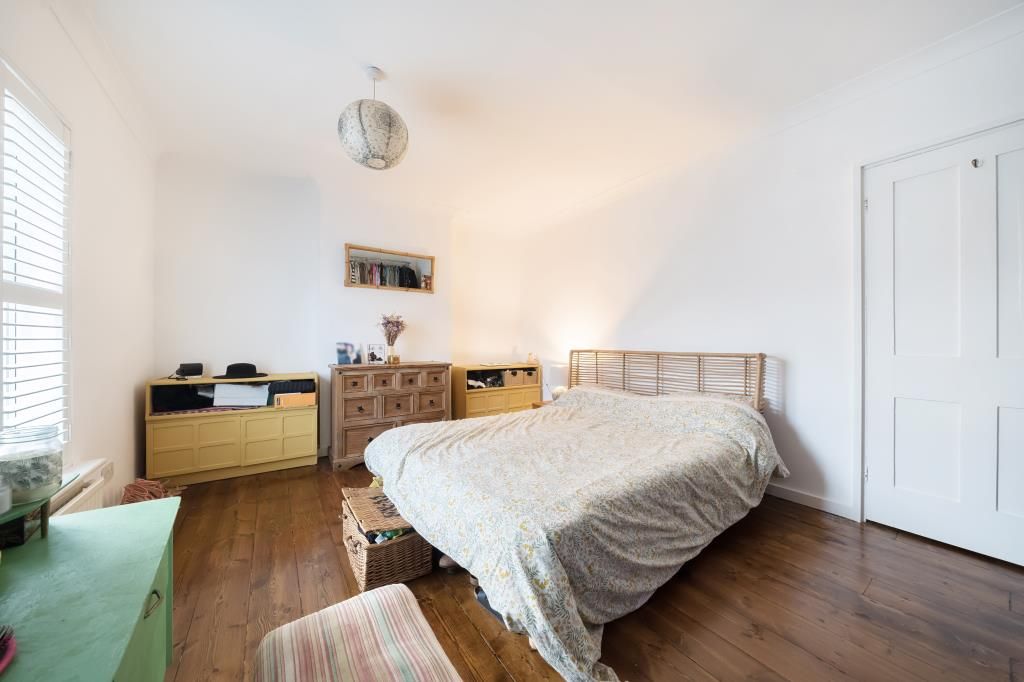 3 bed end terrace house for sale in Aylesbury, Buckinghamshire HP19, £290,000