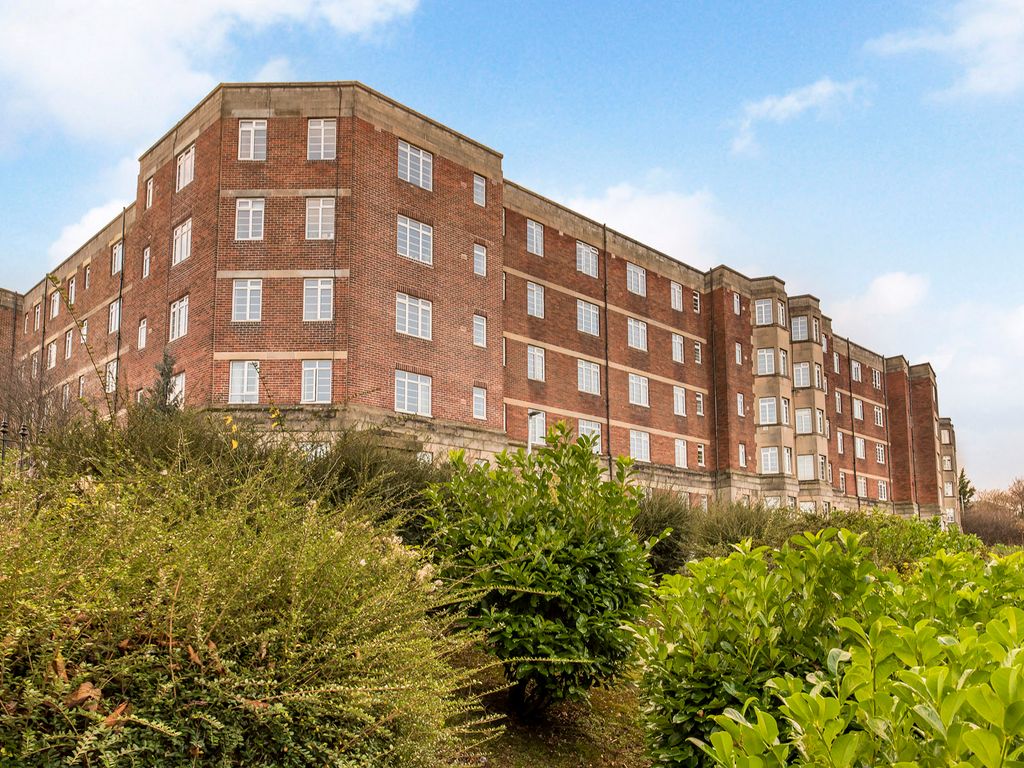 2 bed flat for sale in 8 Learmonth Court, Comely Bank EH4, £270,000