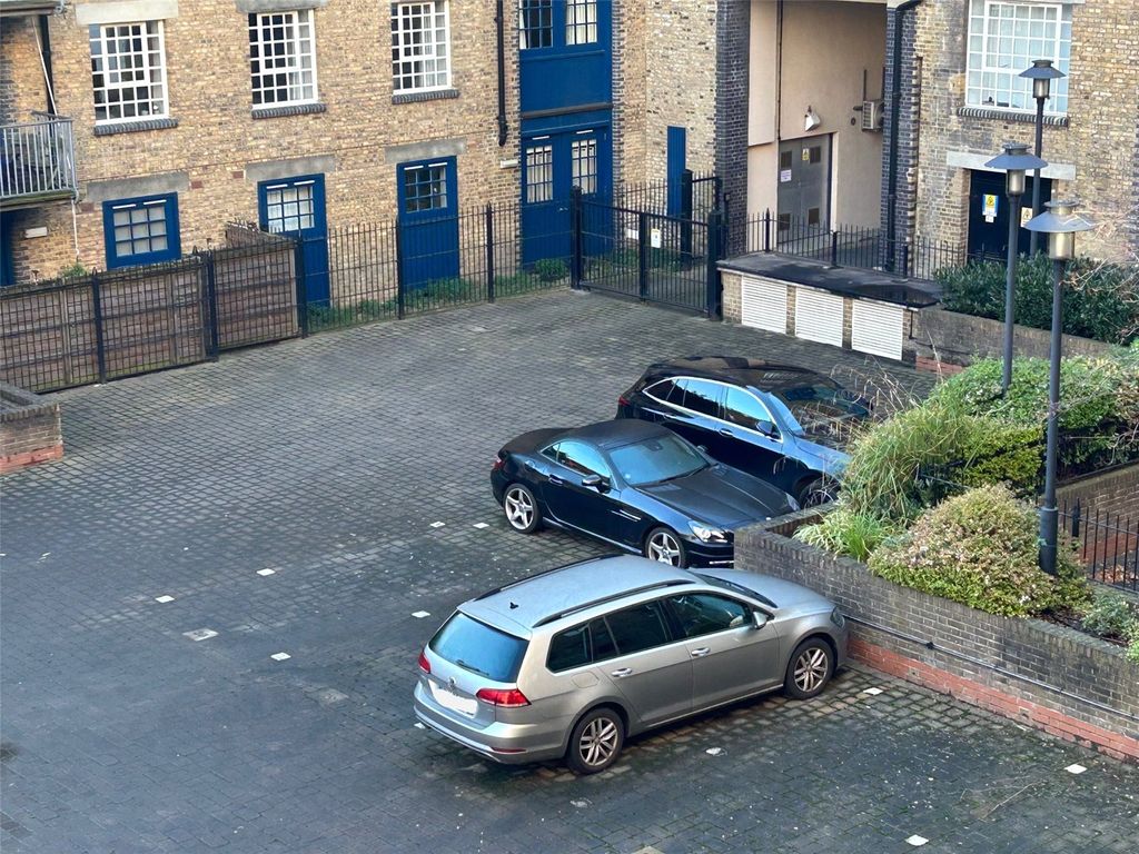 Parking/garage for sale in Curlew Street, London SE1, £32,000