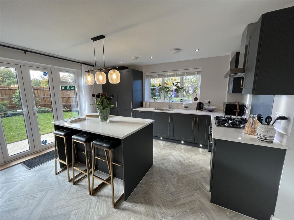 4 bed detached house for sale in Infirmary Court, Arborfield, Reading RG2, £649,950