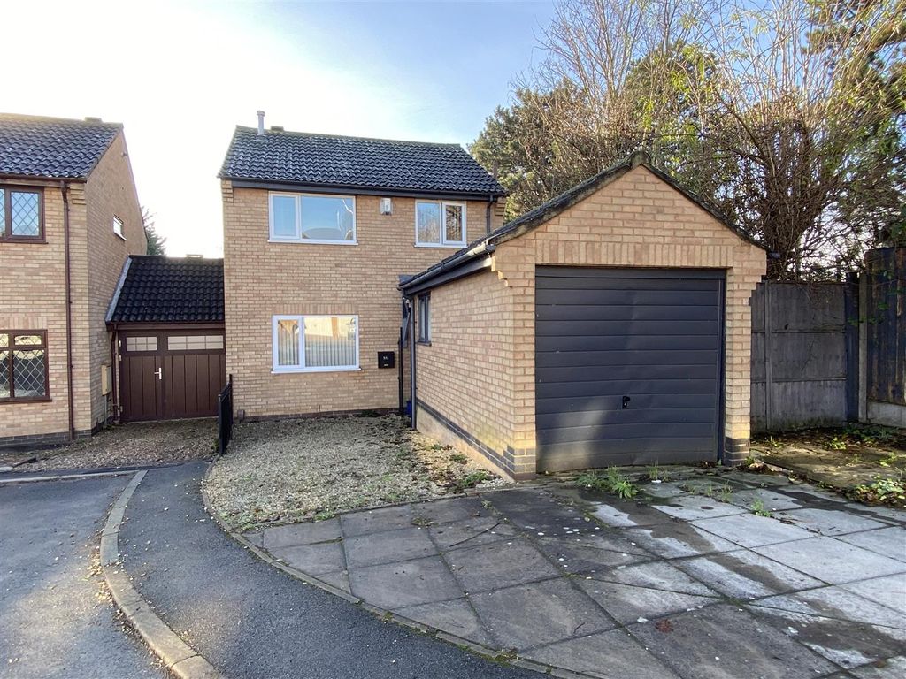3 bed link-detached house for sale in Sonning Way, Glen Parva, Leicester LE2, £269,950
