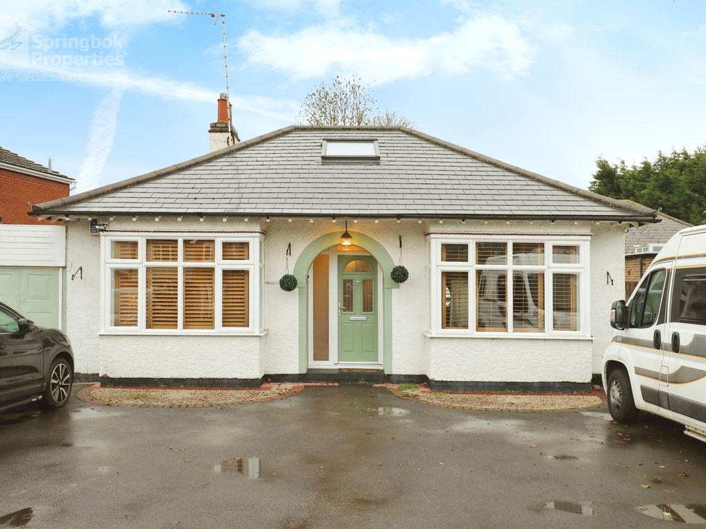 3 bed bungalow for sale in Cawston Lane, Dunchurch, Rugby, Warwickshire CV22, £440,000