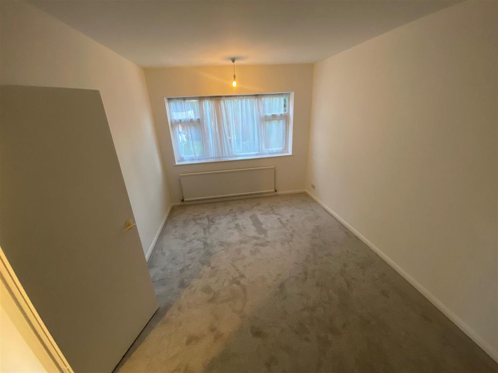 2 bed property to rent in Watling Street, Bexleyheath DA6, £1,600 pcm