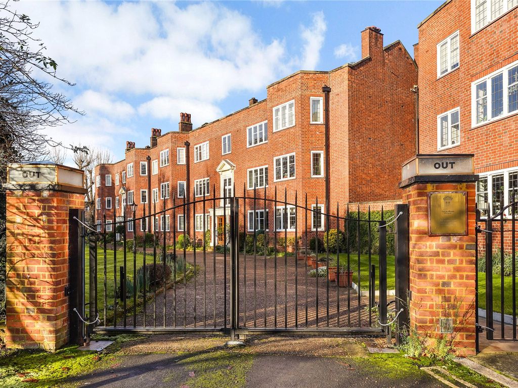 3 bed flat for sale in Little Green, Richmond TW9, £850,000