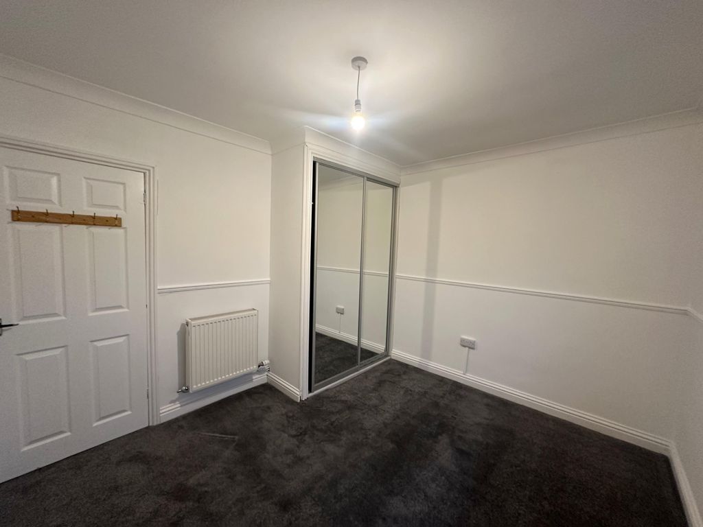 2 bed flat to rent in Holyrood Street, Hamilton ML3, £675 pcm