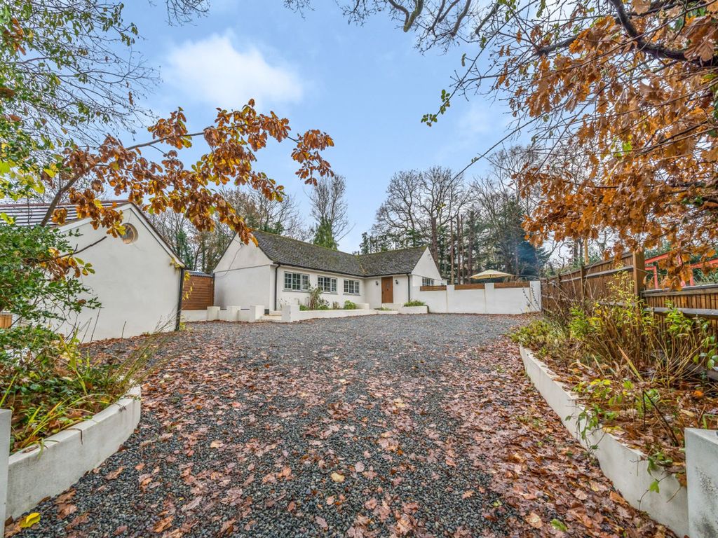 3 bed bungalow for sale in The Ride, Loxwood RH14, £750,000