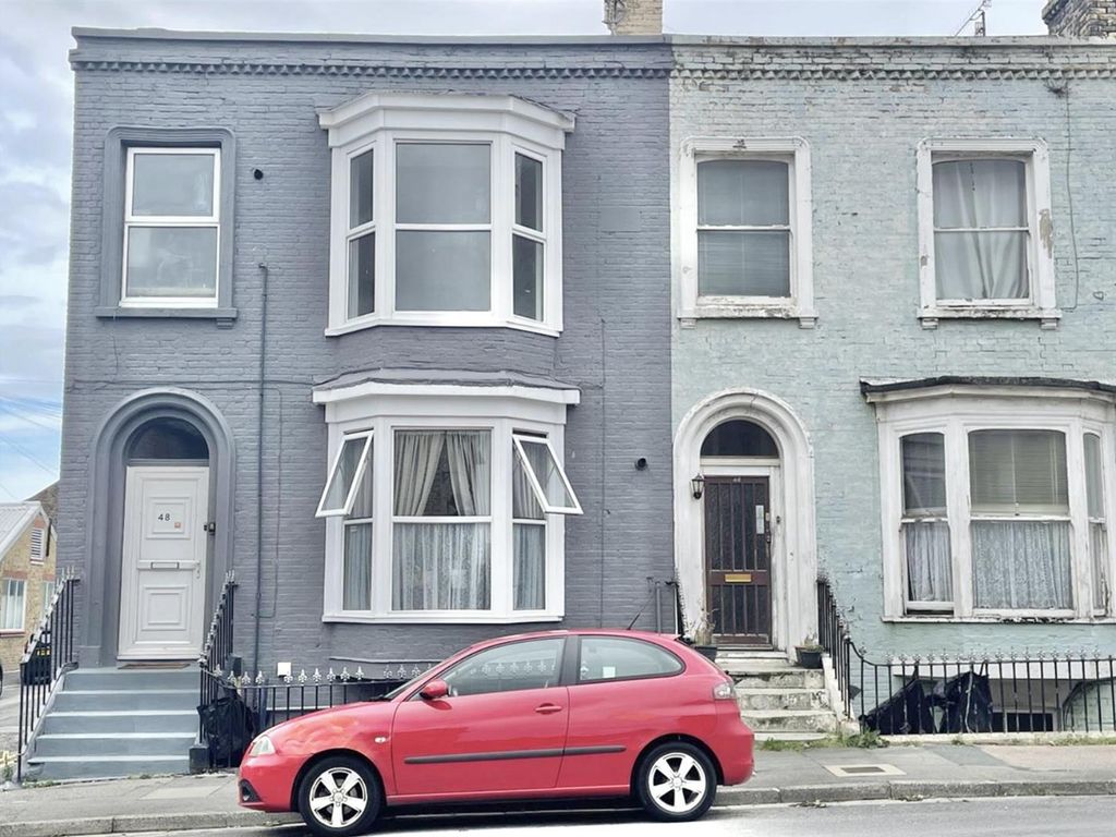 2 bed flat for sale in Addington Street, Margate CT9, £175,000