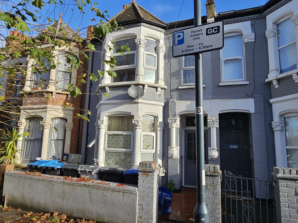 6 bed terraced house for sale in Churchill Road, Willesden NW2, £800,000