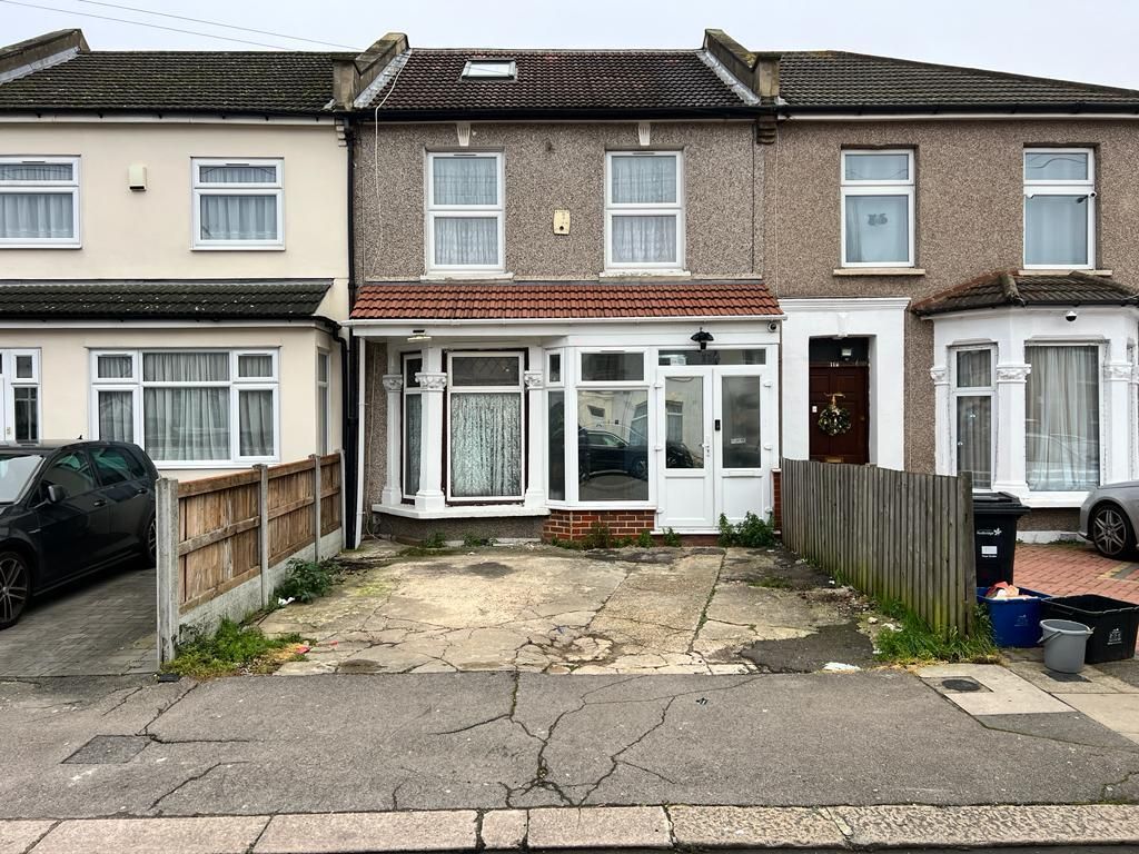 4 bed property for sale in Chester Road, Seven Kings, Ilford IG3, £585,000