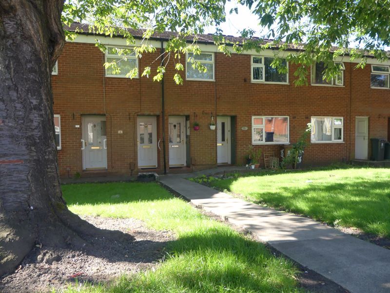 2 bed property to rent in Block Lane, Chadderton, Oldham OL9, £795 pcm