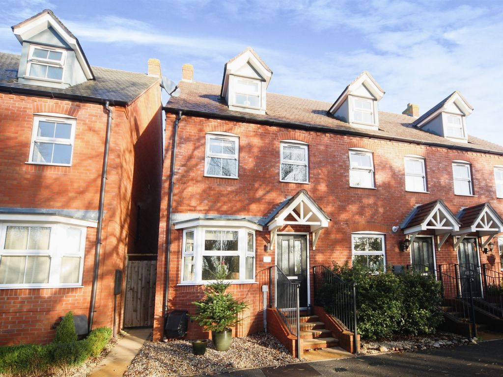 3 bed end terrace house for sale in Warwick Road, Henley-In-Arden B95, £200,000