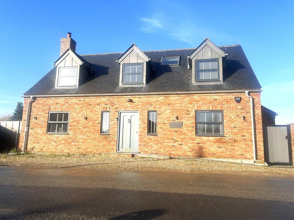 4 bed detached house to rent in The Marsh, Walpole St. Andrew, Wisbech PE14, £2,300 pcm