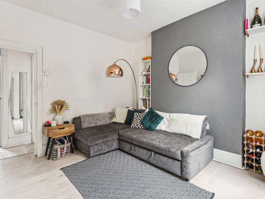 2 bed flat for sale in North Pole Road, London W10, £308,000